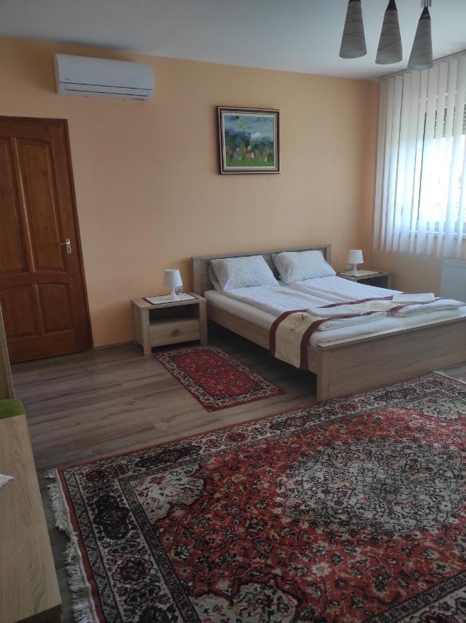Maros Vendeghaz Hotel Morahalom Ngoại thất bức ảnh